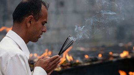 Le mois de Shravan, le cinquième du calendrier hindou, correspond en France à la dernière semaine de juillet et aux trois premières d’août.
 
C’est le mois le plus sacré en Inde car, pendant cette période, de nombreux festivals religieux ont lieu dans tout le pays. (AFP PHOTO / Prakash MATHEMA)