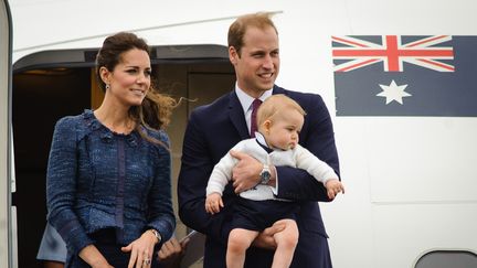 Le prince William, son &eacute;pouse Kate et leur fils George, le 16 avril 2014 &agrave; Wellington (Nouvelle-Z&eacute;lande). (MARK TANTRUM / AFP)