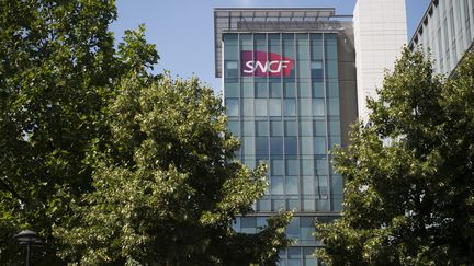 Le si&egrave;ge de la SNCF, le 15 juillet 2015.&nbsp; (MARTIN BUREAU / AFP)