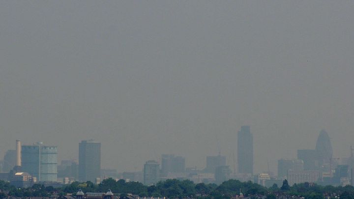 Londres sous un nuage de pollution, le 4 juillet 2006. (EDDIE MULHOLLAND / REX /REX/SIPA / EMU)