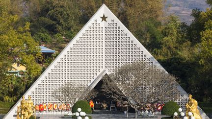 Un monument en mémoire de la bataille de Dien Bien Phu dans la ville du même nom, au Vietnam, le 4 mai 2016. (BIBIKOW WALTER / HEMIS.FR / AFP)