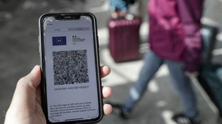 Le QR code du président de la République a été divulgué sur internet par un ou des professionnels de santé, le 21 septembre 2021. (Photo d'illustration) (GEOFFROY VAN DER HASSELT / AFP)