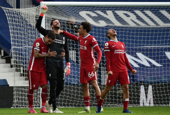 La joie des joueurs de Liverpool après le but d'Alisson Becker face à West Bromwich Albion. (RUI VIEIRA / POOL)