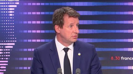 Yannick Jadot, candidat d'EELV à la présidentielle, invité du 8h30 franceinfo, jeudi 24 mars 2022. (FRANCEINFO)