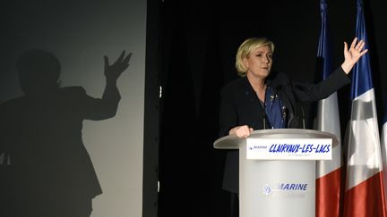 Marine Le Pen à Clairvaux-Les-Lacs, le 17 février.&nbsp; (JEAN-PHILIPPE KSIAZEK / AFP)