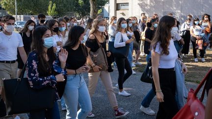 Des étudiants à Bordeaux, le 9 septembre 2020. (VALENTINO BELLONI / HANS LUCAS)