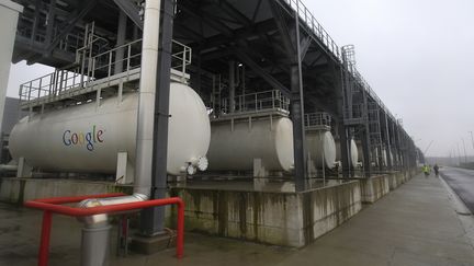 Dispositif de refroidissement d'un data center de Google à Saint-Ghislain, en Belgique. (YVES HERMAN / REUTERS)