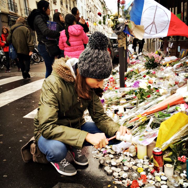 Sophie, 17 ans, devant Le Carillon.&nbsp; (VINCENT DANIEL / FRANCETV INFO)