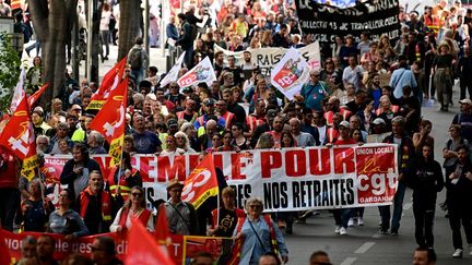 Une manifestation contre la réforme des retraites dans le sud de la France, à Marseille, en septembre 2022. (NICOLAS TUCAT / AFP)