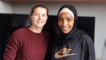 Cécilia Berder, et sa collègue de l'équipe de France,&nbsp;Saoussen Boudiaf, dans sa chambre universitaire à L'INSEP. (FABRICE RIGOBERT / RADIO FRANCE)