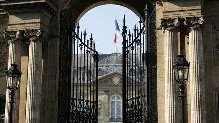 L'entr&eacute;e du palais de l'Elys&eacute;e,&nbsp;le 11 avril 2007 &agrave; Paris. (PATRICK KOVARIK / AFP)