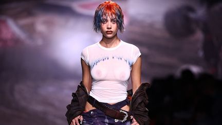 Masha Popova printemps-été 2024 à la London Fashion Week le 17 septembre 2023. (HENRY NICHOLLS / AFP)