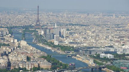 Vue aerienne de Paris, en 2010. (PIERRE NEVEUX / RADIO FRANCE)