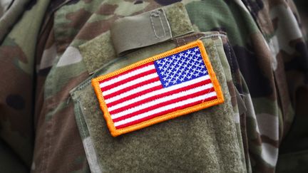 Le drapeau des Etats-Unis sur l'uniforme d'un soldat américain (image d'illustration). (BEATA ZAWRZEL / NURPHOTO)