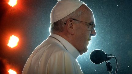 Le pape Fran&ccedil;ois, lors des Journ&eacute;es mondiales de la jeunesse, sur le plage de Copacabana, &agrave; Rio de Janeiro (Br&eacute;sil), le 25 juillet 2013. (LUCA ZENNARO / AFP)