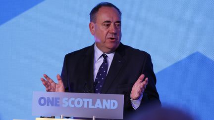 Le chef du gouvernement &eacute;cossais, l'ind&eacute;pendantiste Alex Salmond, en conf&eacute;rence de presse apr&egrave;s la d&eacute;faite de son camp au r&eacute;f&eacute;rendum sur l'ind&eacute;pendance de son pays, vendredi 19 septembre 2014.&nbsp; (RUSSEL CHEYNE/ REUTERS)