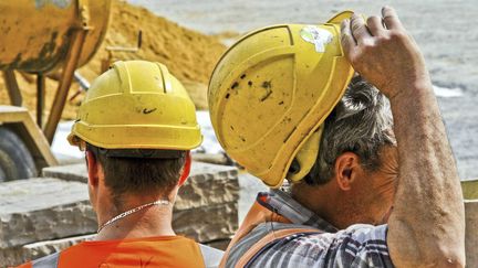 Des ouvriers sur un chantier, le 28 mars 2017, au Mans (Sarthe). (GILE MICHEL / SIPA)