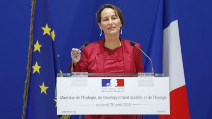 La ministre de l'Ecologie, S&eacute;gol&egrave;ne Royal, lors d'une conf&eacute;rence de presse au minist&egrave;re de l'Ecologie, &agrave; Paris, le 25 avril 2014. (FRANCOIS GUILLOT / AFP)