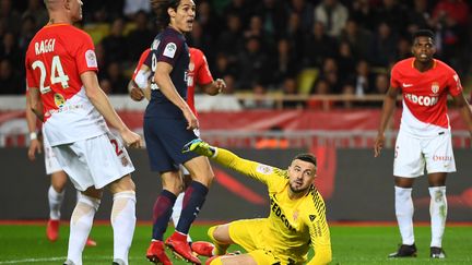 Edinson Cavani face à l'AS Monaco (ANNE-CHRISTINE POUJOULAT / AFP)