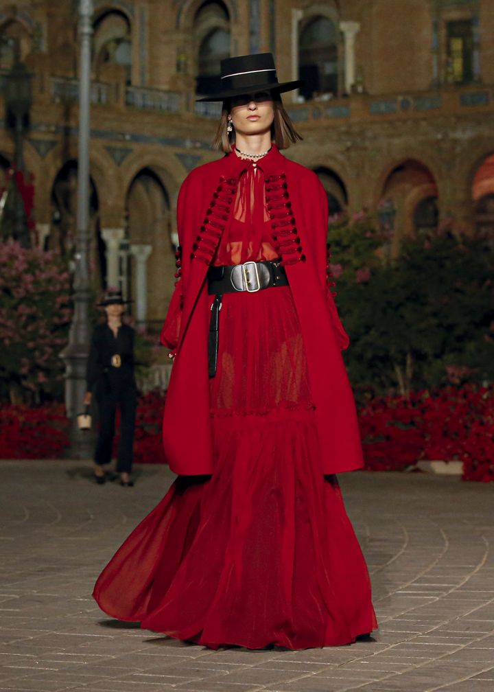 Tenue de la nouvelle collection "Croisière"&nbsp;de Dior, lors du défilé à Séville, jeudi 16 juin 2022. (DIOR)