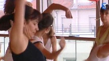 Une grande tarentelle pour les 30 ans de la Maison de la danse de Lyon
 (Culturebox)