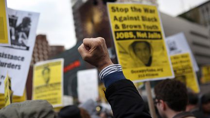 Des manifestants r&eacute;clament justice pour Trayvon Martin, le 10 avril 2012 &agrave; New York.&nbsp; (JOHN MOORE / GETTY IMAGES)