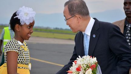 Le secrétaire général des Nations unies Ban Ki-moon à son arrivée à l'aéroport de Bujumbura.  (AFP/ Yvan Rukundo / Andalou Agency)