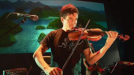 Yann-Gaël Poncet, violoniste, chanteur, compositeur et amoureux de la nature. (Y. Glo  / France Télévisions)