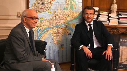 Emmanuel Macron rencontre le maire de Rouen, Yvon Robert, à Rouen (Seine-Maritime), le 30 octobre 2019. (DOMINIQUE FAGET / AFP)