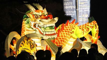 Or selon la l&eacute;enge en Chine, le dragon noir est l&rsquo;animal le plus puissant. (AHN YOUNG-JOON / AP / SIPA)