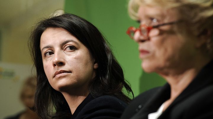 La secr&eacute;taire nationale d'Europe Ecologie-Les Verts, C&eacute;cile Duflot, au c&ocirc;t&eacute; d'Eva Joly, lors d'une conf&eacute;rence de presse &agrave; Paris, le 16 janvier 2012. (BERTRAND GUAY / AFP PHOTO)