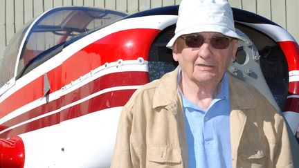 &nbsp; (Jean Délémontez, en 2008, à l’occasion d’un rassemblement organisé pour les cinquante du premier vol du D140 Mousquetaire © Gil Roy / Aerobuzz.fr)