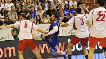 Nikola Karabatic a encore pesé lourd sur la défense de la Turquie. 