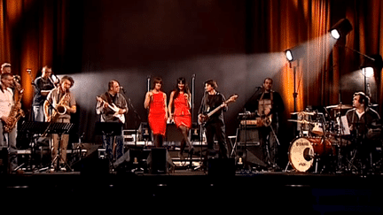 L'orchestre "Don't forget my breakfast" est composé de deux chanteuses et neuf musiciens 
 (France3 / Culturebox)