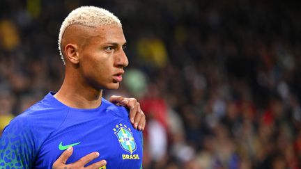 L'attaquant de la sélection du Brésil, Richarlison, cible d'un jet de banane alors qu'il célébrait son but contre la Tunisie, le 27 septembre au Parc des princes de Paris (ANNE-CHRISTINE POUJOULAT / AFP)