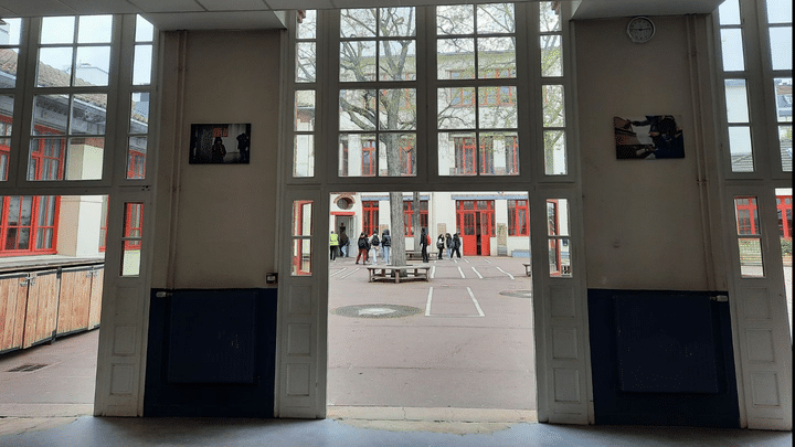 La cour de récréation du collège Berlioz. (NOEMIE BONNIN / RADIO FRANCE)