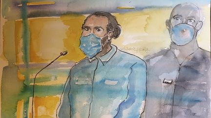 Un croquis lors du procès de l'attentat déjoué du Thalys en août 2015, réalisé le 16 novembre 2020 au Palais de justice de Paris, montrant Ayoub El Khazzani. (ELISABETH DE POURQUERY / AFP)