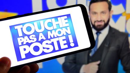 Cyril Hanouna sur le plateau de "Touche pas à mon poste", le 17 novembre 2022. (ROMAIN DOUCELIN / HANS LUCAS / AFP)