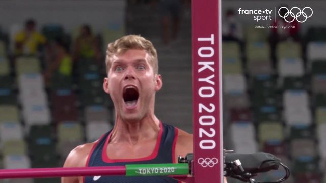 Kevin Mayer franchit 2.08 m à la hauteur du décathlon.