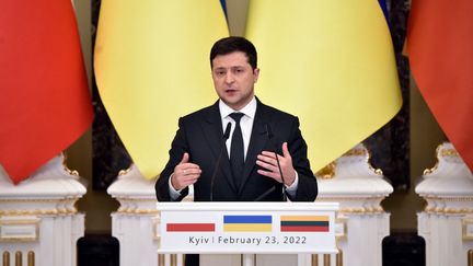 Le président ukrianien Volodymyr Zelensky, à Kiev, le 23 février 2022. (SERGEI SUPINSKY / AFP)