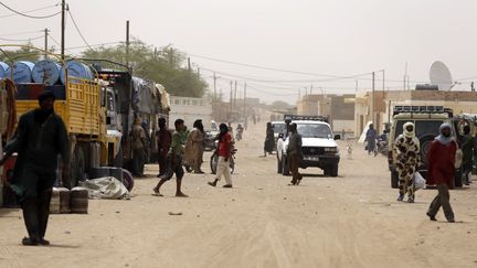 Une rue de Kidal, le 27 juillet 2013. C'est dans cette ville du Mali que deux journalistes de RFI ont &eacute;t&eacute; enlev&eacute;s, puis tu&eacute;s, le 2 novembre 2013.&nbsp; (KENZO TRIBOUILLARD / AFP)