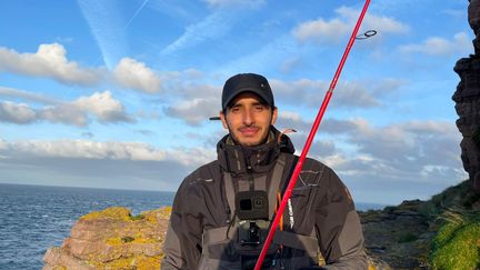 Abdellah, 28 ans, pêcheur et youtubeur (Cap Fréhel, Bretagne) (MANON MELLA / FRANCEINFO)