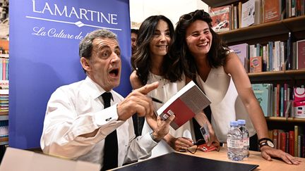 Édition : Nicolas Sarkozy démarre la promotion de son nouveau livre à Paris