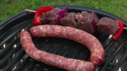 Cette météo a des conséquences sur les habitudes de consommation des Français, et donc sur les commerçants. La saison du barbecue, par exemple, débute très timidement. (France 2)