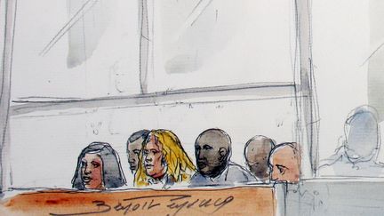 Croquis d'audience repr&eacute;sentant les "app&acirc;ts", dont Emma fait partie,&nbsp;et certains des ge&ocirc;liers du "gang des barbares" au palais de justice de Cr&eacute;teil, le 25 octobre 2010. (BENOIT PEYRUCQ / AFP)