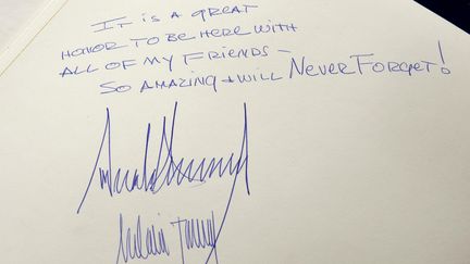 Le message laissé par Donald Trump au mémorial&nbsp;Yad Vashem à Jérusalem (Israël), le 23 mai 2017. (DEBBIE HILL / POOL / AFP)