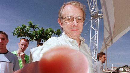 Le réalisateur britannique Ken Loach lors du Festival de Cannes, le 26 mai 2002. (GUY KINZIGER / WIREIMAGE)