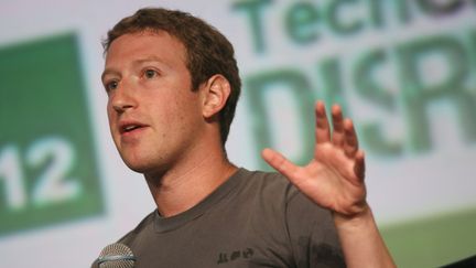 Mark Zuckerberg, patron de Facebook, parle &agrave; la conf&eacute;rence TechCrunch Dirupt &agrave; San Francisco (Californie, Etats-Unis) le 11 septembre 2012.&nbsp; (KIMIHIRO HOSHINO / AFP)