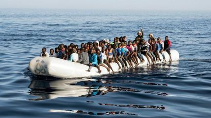 Bateau de migrants au large de la Libye (2017) (Taha JAWASHI / AFP)