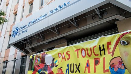 Une manifestation contre la baisse des APL. (Photo d'illustration) (AURELIEN MORISSARD / MAXPPP)